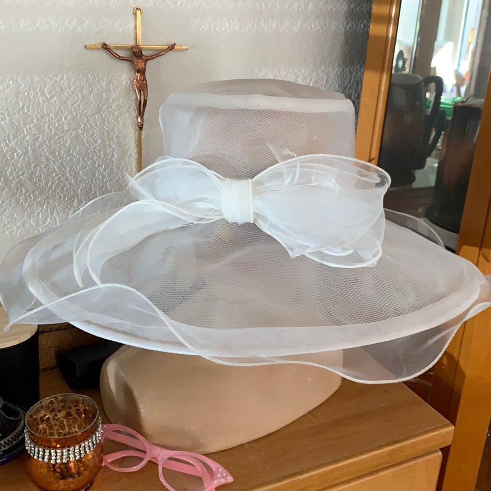 NWT  beautiful church wedding Kentucky derby hat
